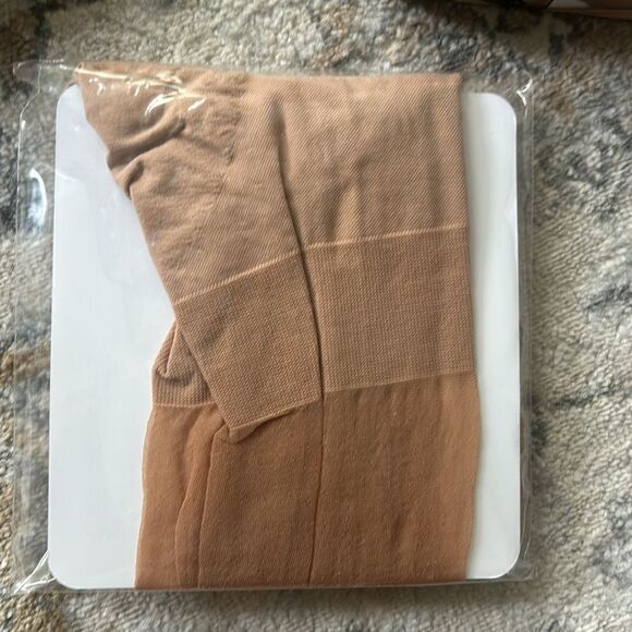 NIB SKIMS full control tight XS - Picture 3 of 5